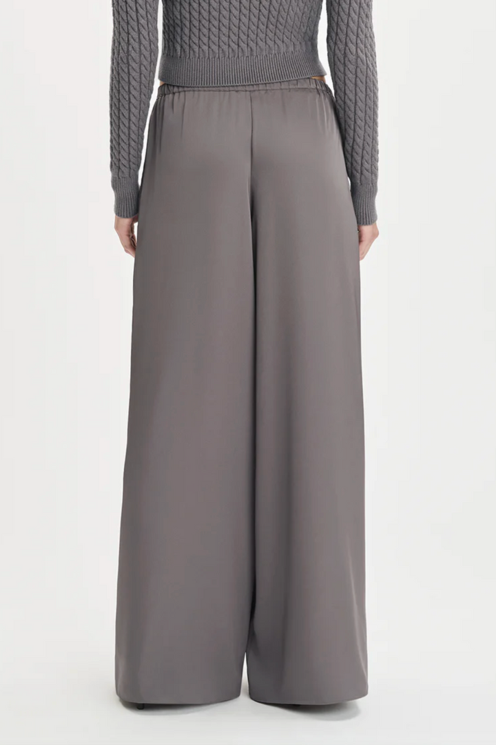 THE EFFORTLESS WIDE LEG