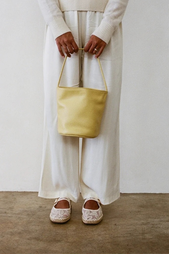 VANCOUVER BUCKET BAG BUTTER YELLOW