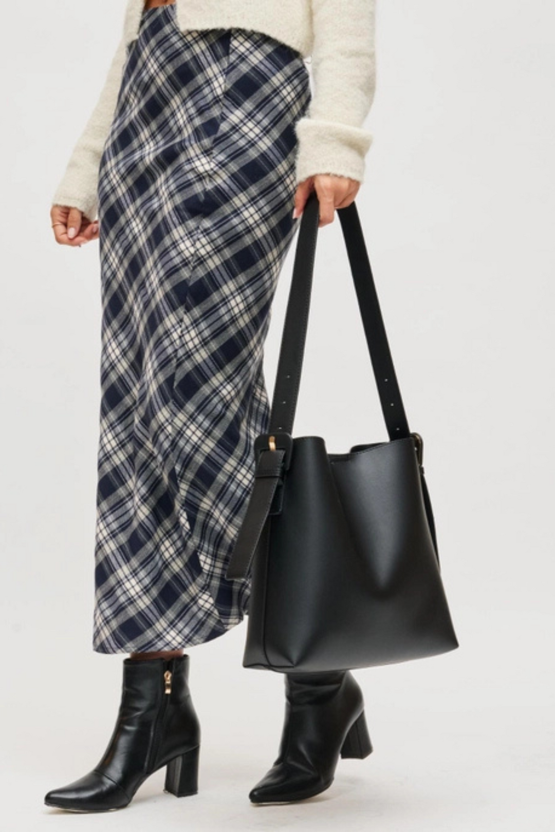 ADDILYN BUCKET- BLACK