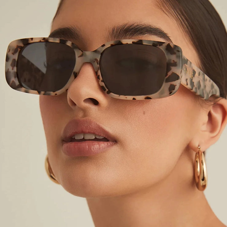 BANBÉ THE HEATHERTON SUNGLASSES- BLONDE